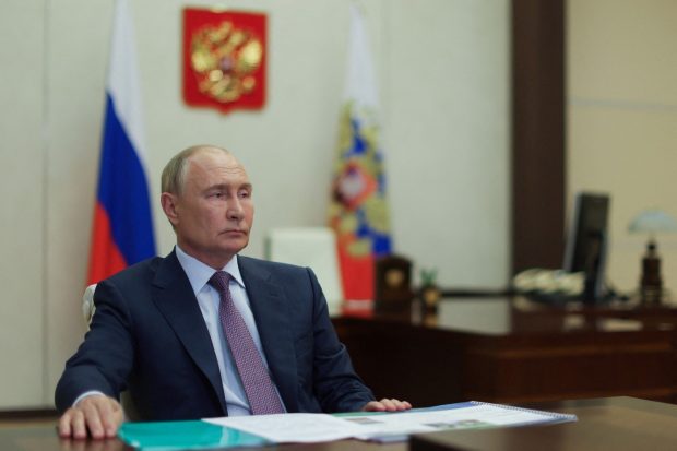 Vladimir Putin se teme să nu fie otrăvit: „Oligarhii și gangsterii din jurul lui doar așteaptă momentul potrivit să-i strecoare ceva în ceai”