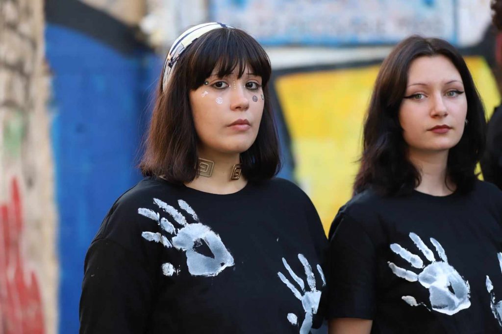Comunitatea Declic a realizat fotografia-manifest împotriva hărțuirii sexuale:„Ați știut și ați tăcut!” 10 protest declic impotriva hartuirii sexuale 11 foto dumitru angelescu