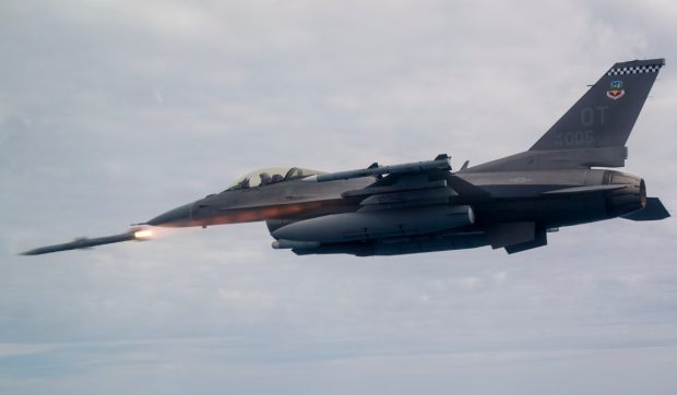 România cumpără rachete americane compatibile cu avioanele F-16 și F-35 în valoare de 180 de milioane de dolari