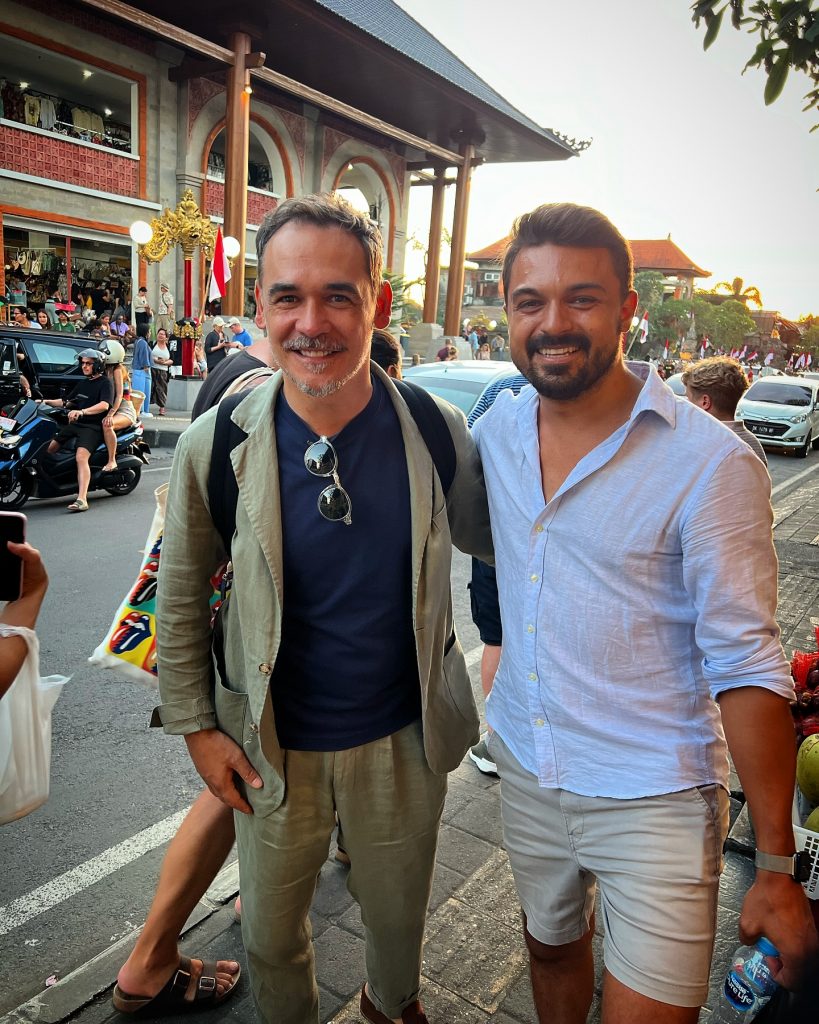 Cu cine s-a întâlnit Răzvan Simion în vacanța din Bali: „Total la întâmplare”. Prezentatorul e în luna de miere cu Daliana Răducan 1 razvan simion bogdan ciudoiu bali