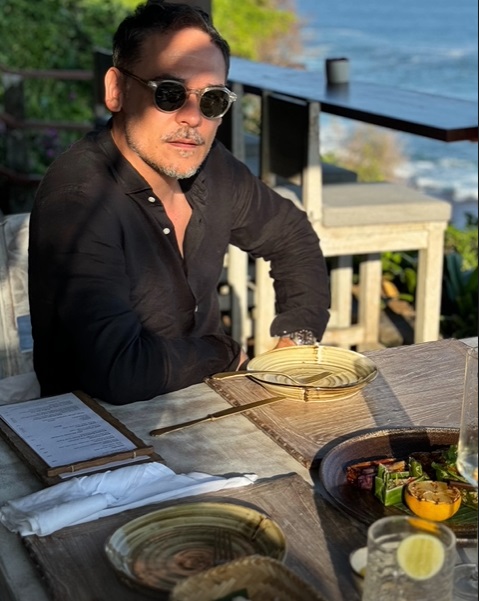 Cu cine s-a întâlnit Răzvan Simion în vacanța din Bali: „Total la întâmplare”. Prezentatorul e în luna de miere cu Daliana Răducan 2 razvan simion luna de miere 2
