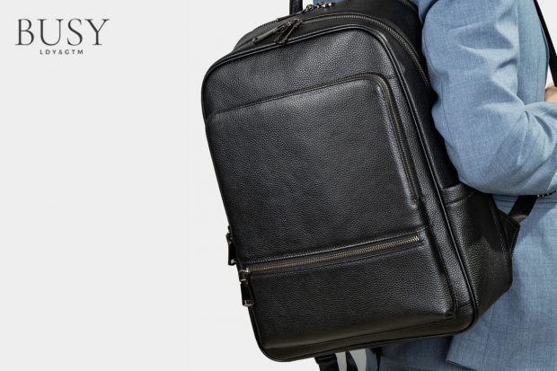 Bărbații cu stil poartă rucsac din piele naturală. Găsești la Busyman.ro produse din piele naturală