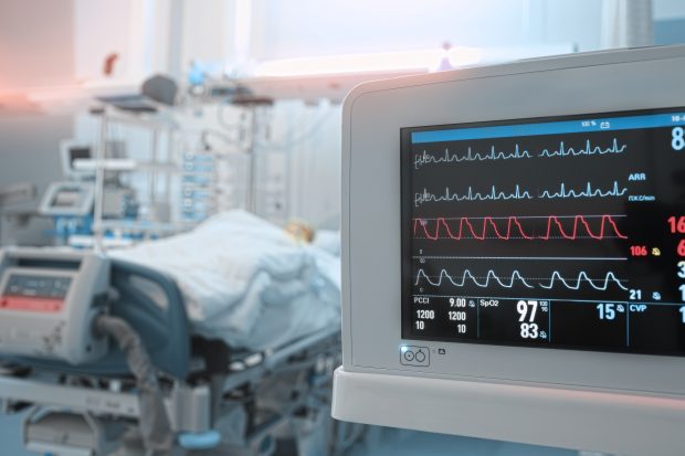 ANALIZĂ | Cazul „Pantelimon” scoate la iveală deficiențe majore din sistemul de sănătate. Nu există „dreptul de a muri”, iar medicii iau decizii neacoperiți de lege. „Suntem toți culpabili”
