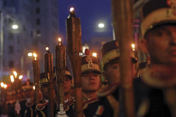 „Confruntate cu un război în apropiere, armatele din Europa Centrală și de Est reuşesc cu greu să atragă tineri”. Cazul României