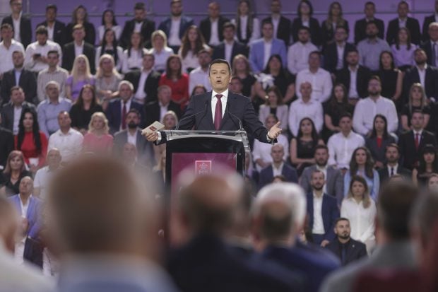 Congresul PSD. Grindeanu: Să aducem cu picioarele pe pământ armatele de ostaşi galbeni care se visează brokeri de putere în România