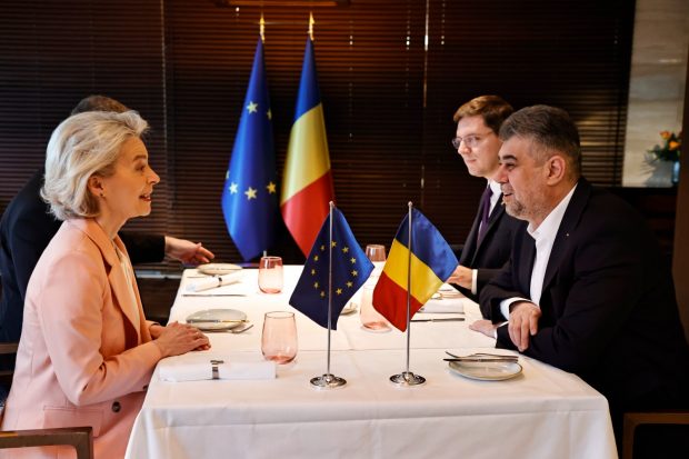 Poticneală a Guvernului privind propunerea de comisar european. Cum e pe cale să se repete situația din 2014 și din 2019