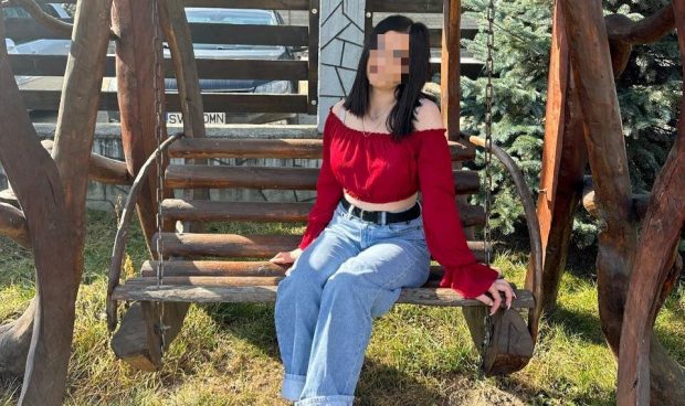 Tânără de 18 ani care ar fi avut o relație cu șeful Poliției din Broșteni, găsită moartă în casă: „A turbat. După ce m-a caftit, s-a dus la lucru”. Reacția IPJ Suceava