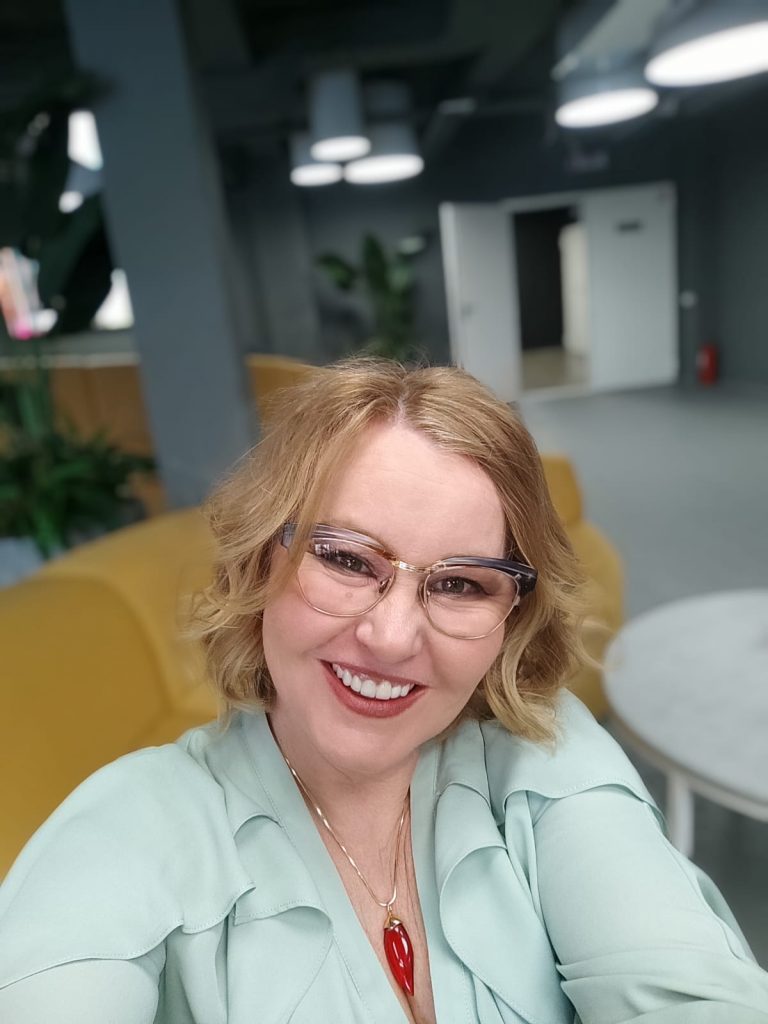 Tania Popa produce un film alături de soțul ei: „Îmi doresc mult de tot să îmi iasă”. Actrița joacă și în „Atletico Textila” – INTERVIU 4 tania popa 7