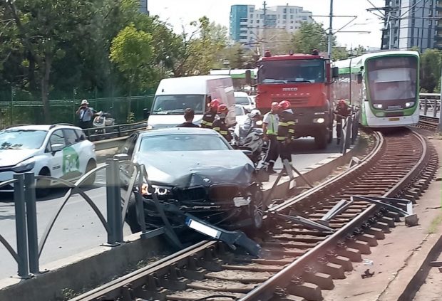 Un șofer băut a blocat tramvaiul 41 din București timp de o oră. STB: Au suferit 30.000 de călători, îl dăm în judecată