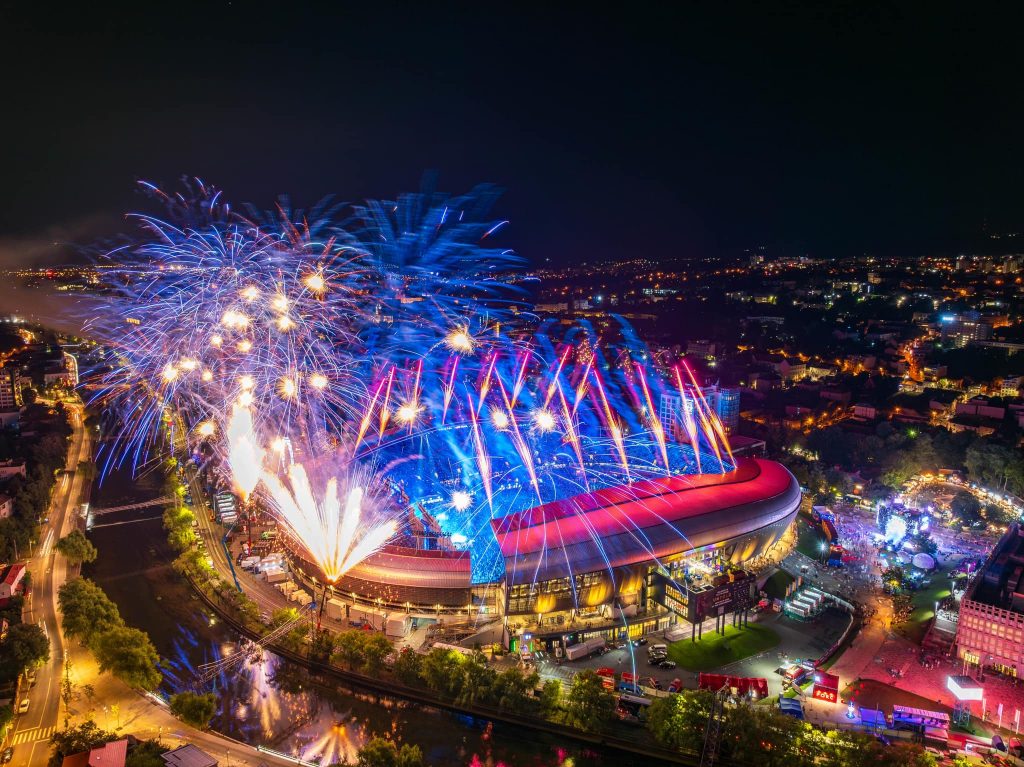 Tribut pentru regretatul Nicu Covaci la UNTOLD 2024. Peste 110.000 de persoane în cea de-a doua zi a festivalului 3 untold 2024 4 1
