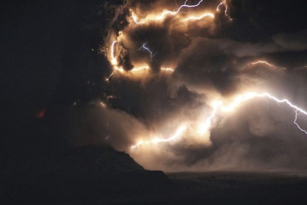 Vulcanul Shiveluch din Kamceatka a erupt în urma seismului de magnitudine 7 produs în largul peninsulei ruse