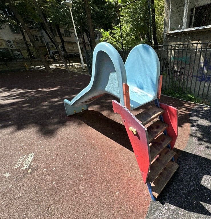 Zeci de locuri de joacă pentru copii din Sectorul 1, închise de ANPC. Balansoare cu lemn putred și leagăne fără protecție, printre nereguli 6 whatsapp image 2024 08 09 at 16 20 469385738e