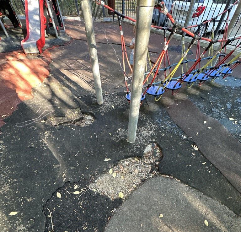 Zeci de locuri de joacă pentru copii din Sectorul 1, închise de ANPC. Balansoare cu lemn putred și leagăne fără protecție, printre nereguli 2 whatsapp image 2024 08 09 at 16 21 55642cf247