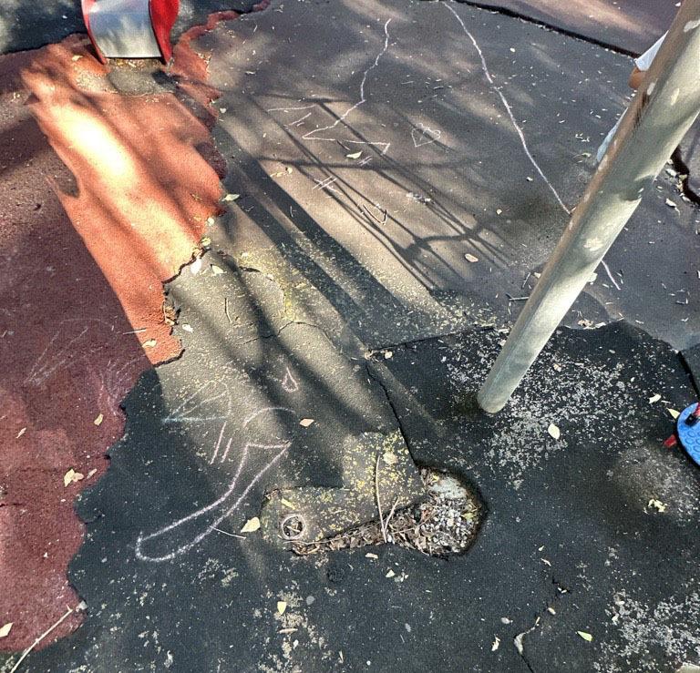 Zeci de locuri de joacă pentru copii din Sectorul 1, închise de ANPC. Balansoare cu lemn putred și leagăne fără protecție, printre nereguli 3 whatsapp image 2024 08 09 at 16 21 55a18aa78c