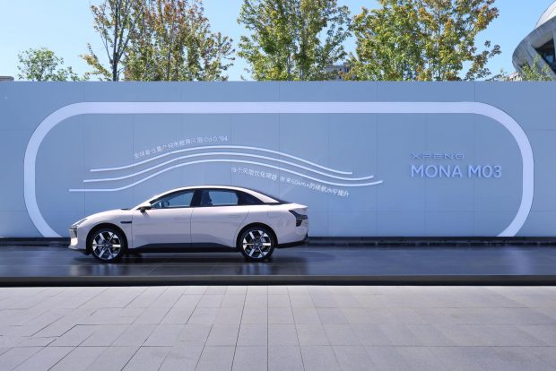 Xpeng a lansat o mașină electrică ieftină, cu prețuri de la 15.100 de euro. Va concura Tesla Model 3