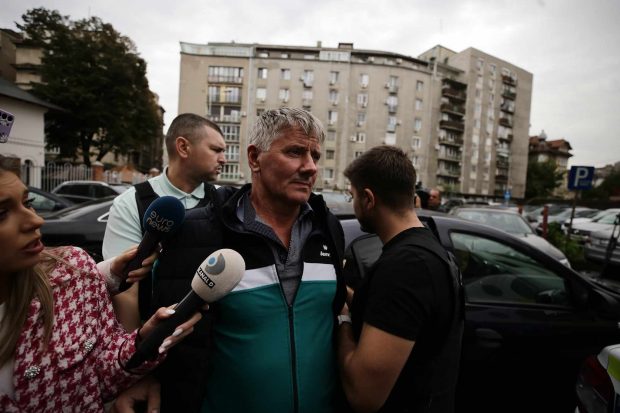 Bărbatul care a dat foc în Palatul Parlamentului a fost arestat preventiv