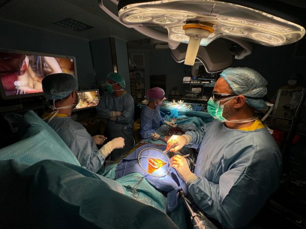 Premieră naţională la Spitalul Universitar de Urgenţă Bucureşti: Înlocuire valvulară aortică realizată printr-o incizie de numai 3 cm