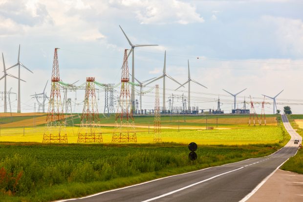 Paradoxul energetic românesc: vara cumpărăm energie la prețuri foarte mari, iarna exportăm la valori de trei ori mai mici. Care sunt cauzele