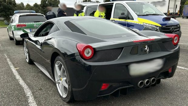 Ferrariul de 590 de cai-putere al unui est-european, trimis la inspecția tehnică, a fost confiscat în Germania și ar putea fi scos la licitație