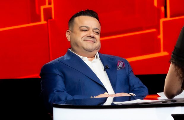 Adrian Minune a fost dat jos de pe scenă de patronul unui club din Vaslui care-l plătise să cânte: „Ai greșit scena, băiatul meu”