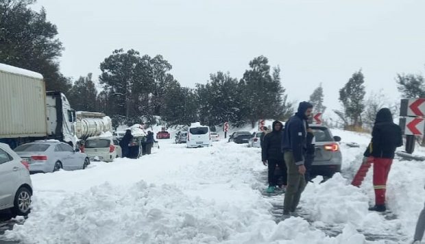 Zăpada a atins doi metri în Africa de Sud. Prezența ninsorii, un fenomen rar, a produs agitație în țară, iar o femeie a murit | VIDEO