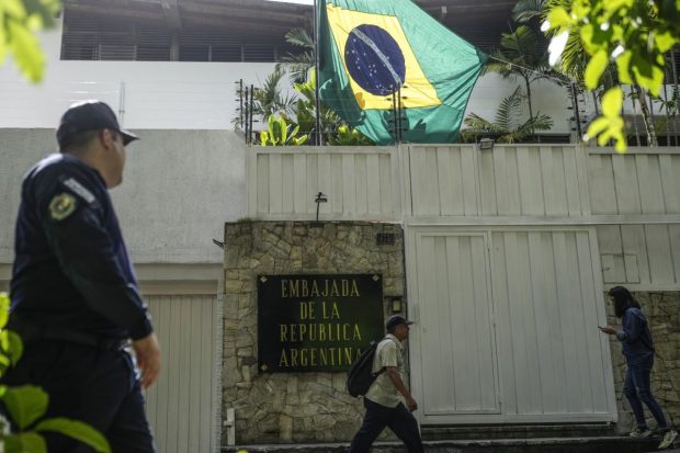 Forțele de securitate din Venezuela au înconjurat Ambasada Argentinei, unde șase opozanți ai lui Nicolas Maduro sunt refugiați din martie