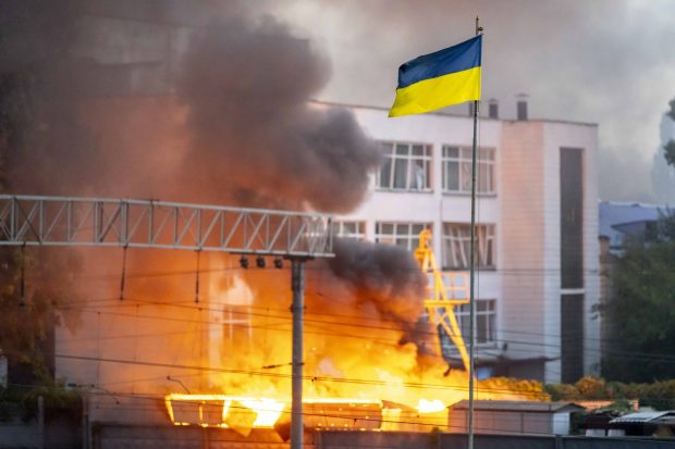 Rusia a răspuns furios celui mai mare atac aerian al Ucrainei și a bombardat Kievul cu drone și peste 30 de rachete de croazieră și balistice