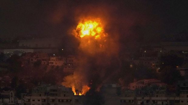 Israelul continuă să bombardeze intens suburbiile din sudului Beirutului. Şeful Hezbollah, Hassan Nasrallah, de negăsit dupa atacurile israeliene | VIDEO