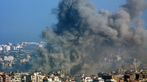 Sute de morți în cinci zile de atacuri aeriene în Liban. Hezbollah lansează noi rachete, iar Israelul pregătește invazia: „Cu toată forța necesară” | VIDEO