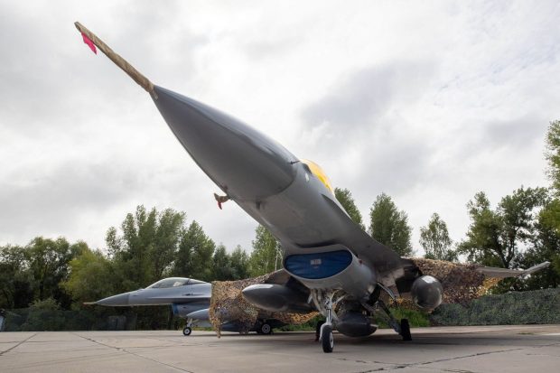 Forțele aeriene ucrainene folosesc autostrăzile ca piste pentru avioanele de luptă F-16. De ce această metodă este riscantă