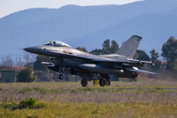 Piloții ucraineni și-au început instructajul pe F-16 în România. Ministrul apărării din Ucraina: „Continuăm cooperarea. Îmi planific vizita în țara voastră”