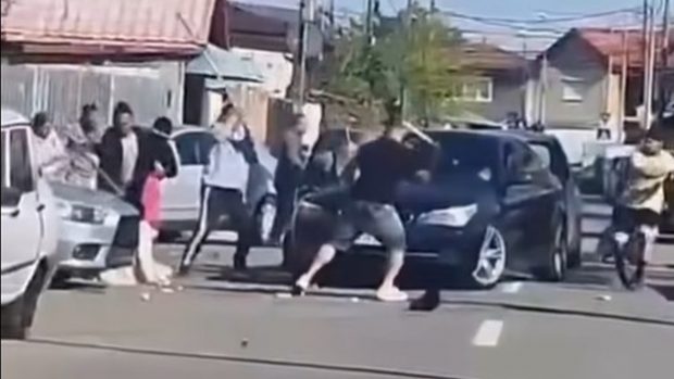 Bătaia de stradă din Pantelimon care a mobilizat sute de forțe de ordine a fost declanșată de o neînțelegere între doi adolescenți
