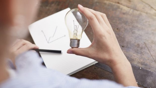 Apare o nouă taxă în facturile de energie electrică ale românilor, de la 1 octombrie