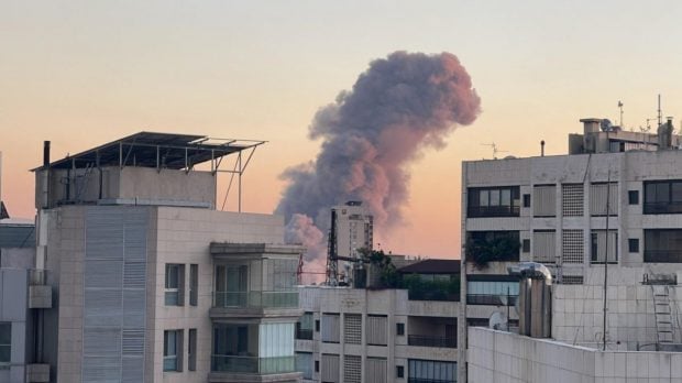 Bombardamente puternice în suburbiile capitalei libaneze Beirut. Israel anunță că a vizat sediul central al Hezbollah