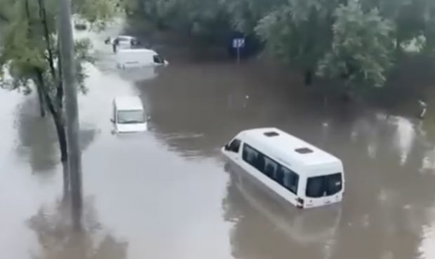 Inundații masive și în Republica Moldova, după ploile abundente din ultimele ore. Chișinăul, sub ape | VDEO