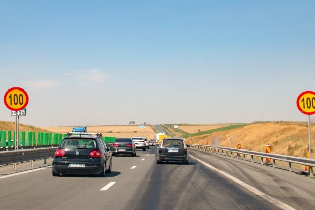 Cu câți km/h pot depăși șoferii limita de viteză fără să se aleagă cu o amendă