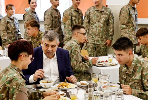 Ciolacu, ironie la adresa lui Ciucă: „Nu am mâncat fasole verde teci, dar a fost foarte bun”