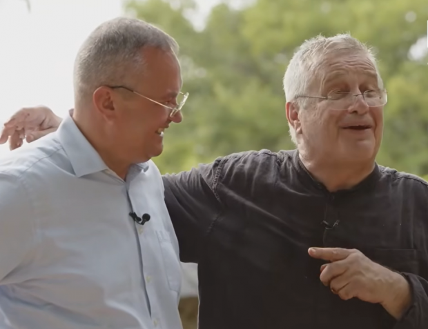 Nicolae Ciucă îşi lansează cartea duminică, în emisiunea poetului Mircea Dinescu