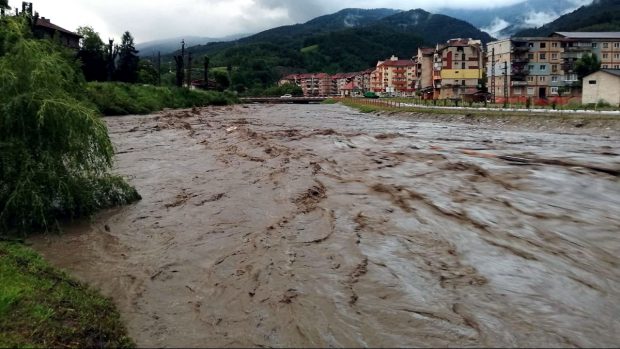 Cod portocaliu de viituri în 14 județe. „Este important să fie informați cetățenii și să evite zonele de risc”