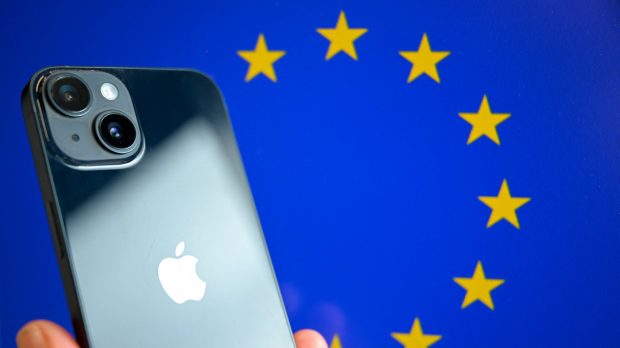 Apple a pierdut lupta în justiție și trebuie să dea Irlandei 13 miliarde de euro. Și Google are de plătit o amendă uriașă