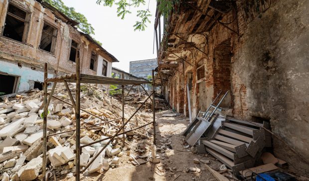 REPORTAJ. Libertatea a intrat pe șantierul de la Hanul Solacolu din București. „Era o groapă de gunoi și o bombă ecologică. Am scos două mii de tone de deșeuri”