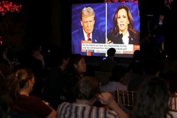 Ce au spus Kamala Harris și Donald Trump când au avut microfoanele oprite, în timpul dezbaterii