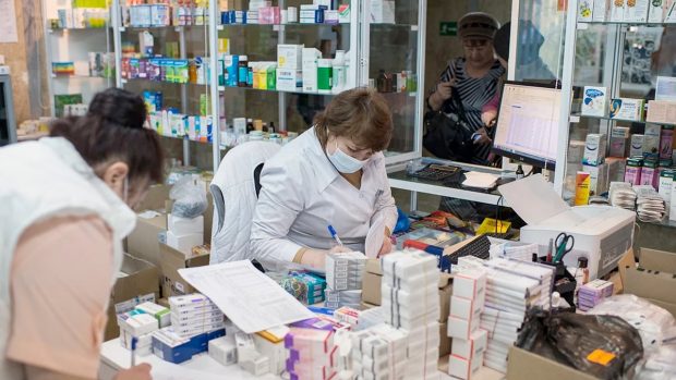 Paracetamolul și Metforminul vor dispărea din farmaciile din România, avertizează producătorii de medicamente. O directivă europeană amenință piața farmaceutică