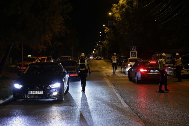 O șoferiță a avariat 13 autoturisme pe Șoseaua Mihai Bravu, după ce i s-a făcut rău la volan