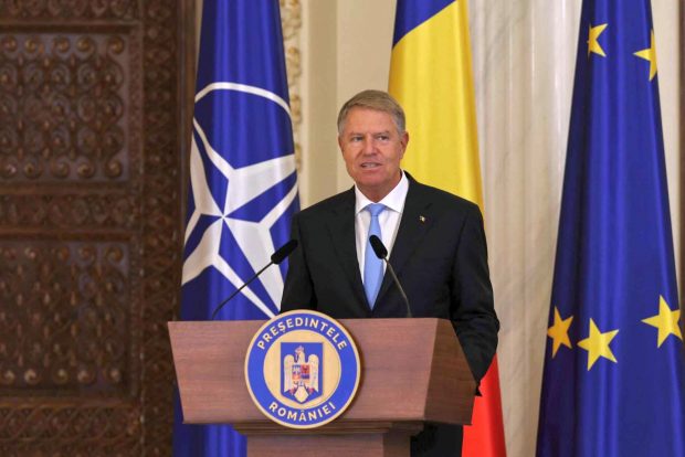 Gafă a președintelui Iohannis la decorarea medaliaţilor de la JO Paris. A spus „comemorarea”, în loc de „ceremonia” | VIDEO