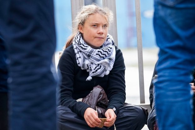 Greta Thunberg a fost arestată în Danemarca, la o manifestaţie împotriva războiului din Gaza | VIDEO