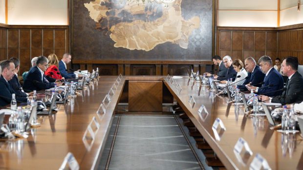 Guvernul a aprobat rectificarea bugetară care urcă deficitul bugetar la 6,9% din PIB. Sindicaliștii: Ce ne așteaptă în 2025?