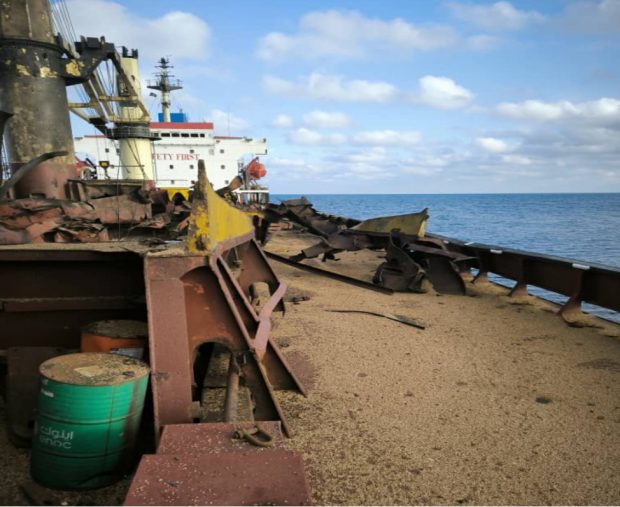O navă ucraineană care transporta grâu a fost lovită de o rachetă rusească în Marea Neagră. Zelenski: „Aşteptăm răspunsul lumii”