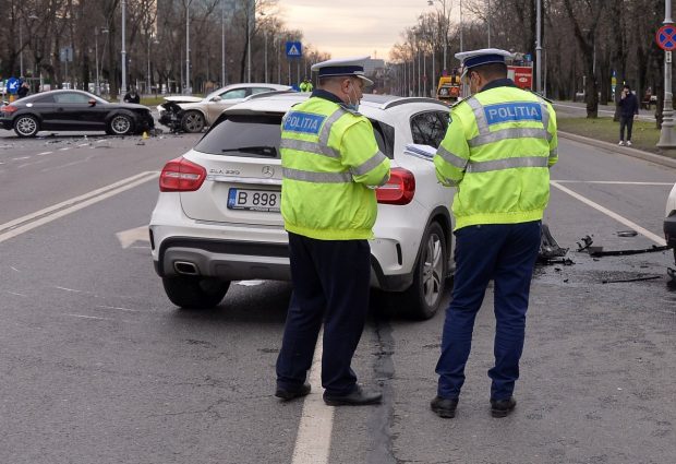 Comisar-şef din Poliţia Română, cercetat de DNA, fiind acuzat că le-a cerut poliţiştilor rutieri să nu îl amendeze. Ce viteză avea