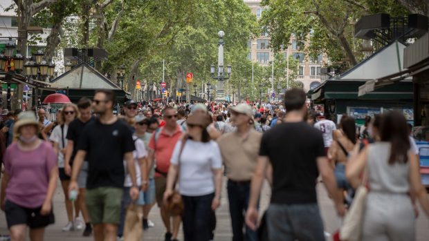 Bărbații europeni, chiar dacă trăiesc mai puțin, au câteva luni de viață sănătoasă în plus față de femei. Situația în România | Studiu Eurostat